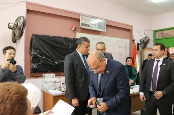 تخفيف الأحمال الكهربائية في مصر.. حقيقة قطع الكهرباء 8 ساعات