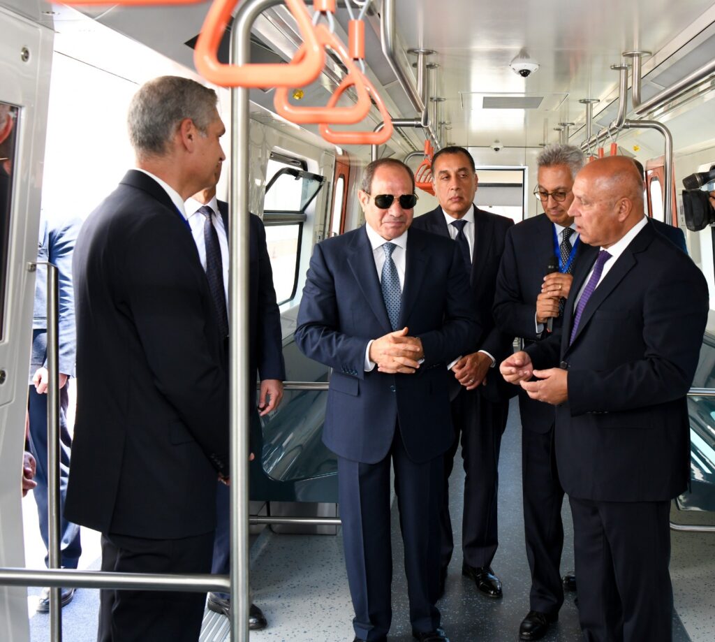 وزير النقل رفقة الرئيس عبدالفتاح السيسي