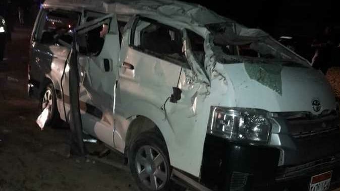 انقلاب ميكروباص بطريق سفاجا قنا ومصرع شخص وإصابة 14