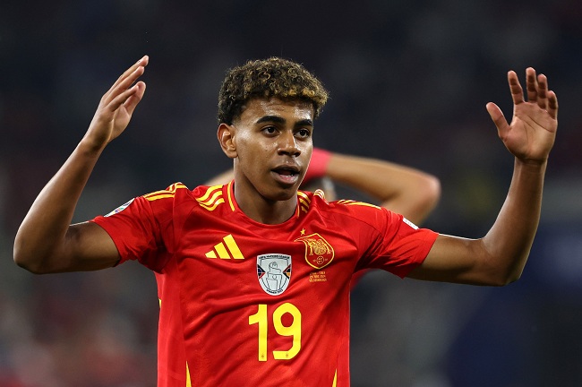 لامال نجم منتخب إسبانيا