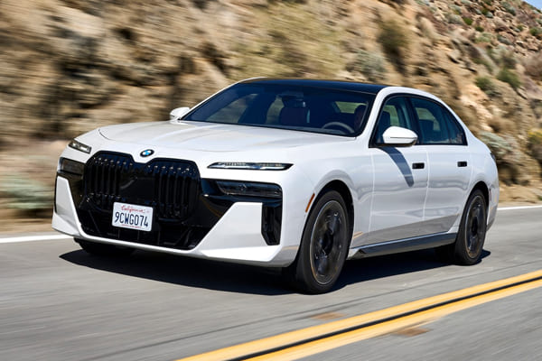 بي ام دبليو 740i 2026