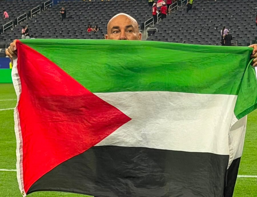 علم فلسطين وحسام حسن
