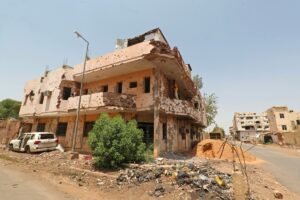 سودانيون في الخرطوم يأسفون للعودة إلى عاصمة تنقصها مقومات الحياة