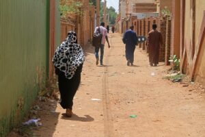 سودانيون في الخرطوم يأسفون للعودة إلى عاصمة تنقصها مقومات الحياة