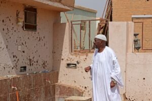 سودانيون في الخرطوم يأسفون للعودة إلى عاصمة تنقصها مقومات الحياة
