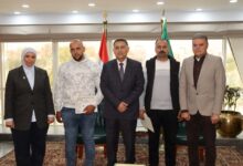 محافظ القليوبية يُكرم سائقي اللوادر لدورهما في إخماد حريق مصانع القناطر الخيرية