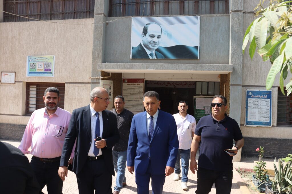 جولة محافظ القليوبية بلجان الامتحانات