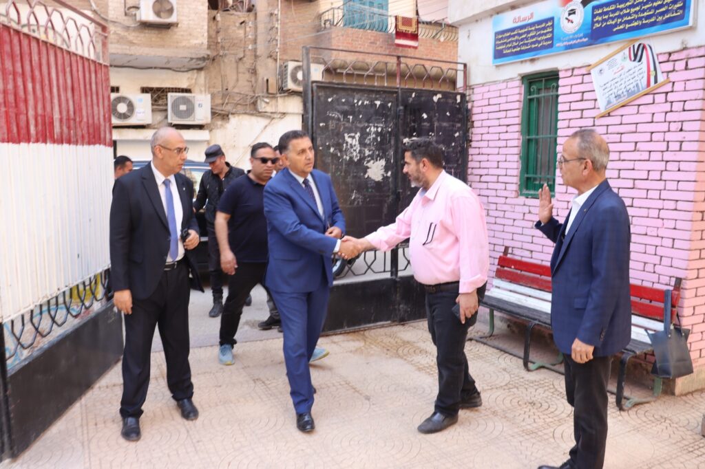 جولة محافظ القليوبية بلجان الامتحانات (6)
