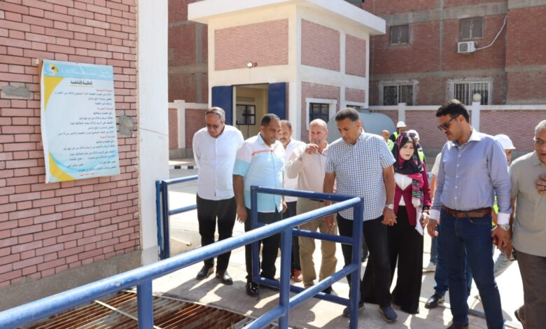 ضمن حياة كريمة.. محافظ القليوبية يتفقد محطتي رفع الصرف الصحي بنوب طحا والكوم الأحمر (2)